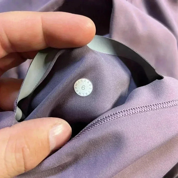 Lululemon - In Movement Crop*Everlux 19” (Smoked Mulberry) Size 6 - Picture 8 of 9